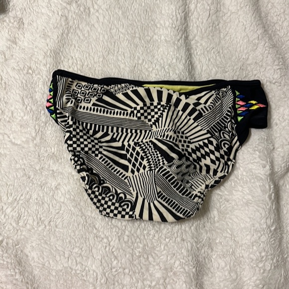 Surf style Small fringe bathing suit top and colorful/patterned bottoms - Picture 6 of 6